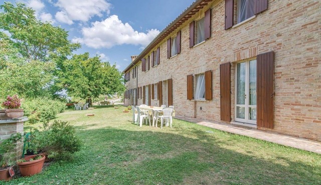 Cosy apartment in villa for 3 people with WIFI, pool, TV and panoramic view, close to Urbino