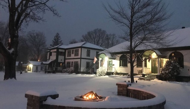 Cottage C @ the Victoria Resort Bed & Breakfast, #1 Rated Google & Trip Advisor