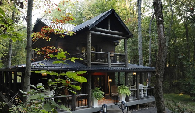 Cottage with fireplace and hot tub - on 400 acre property!