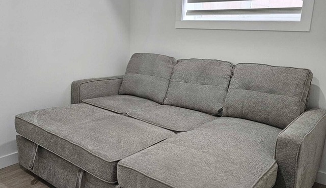 Cozy 1BR Suite, Sleeps 3, Private Entry + Parking