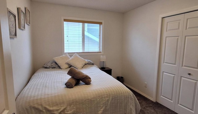 Cozy 2-Bedroom Shared Space (Not an Entire Home) – Your Gateway to the Mountains