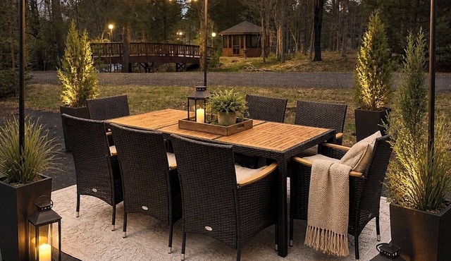 Cozy 4-Bedroom Up North Escape in Eagle River perfect for relaxing getaways!