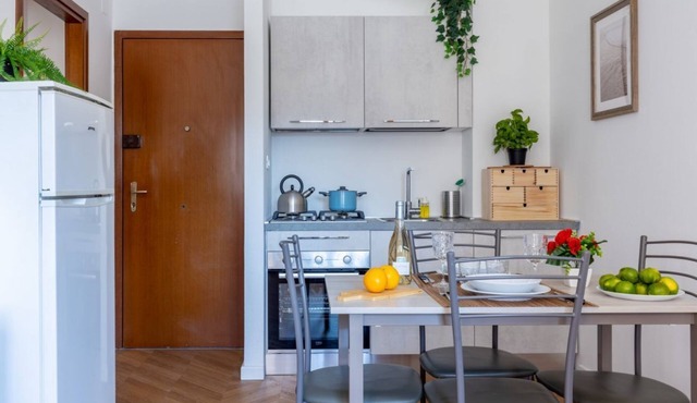 Cozy and bright 45 sqm apartment, perfect for 2 people, located on the first floor of a building with a lift (not suitable for disabled people). The accommodation is located in a neighborhood served by all the main services: bars, restaurants, supermarke
