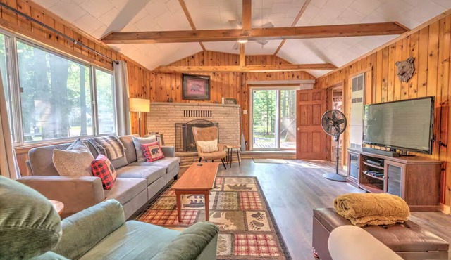 Cozy Bear Cabin/Trails, Firepit & Northern MI