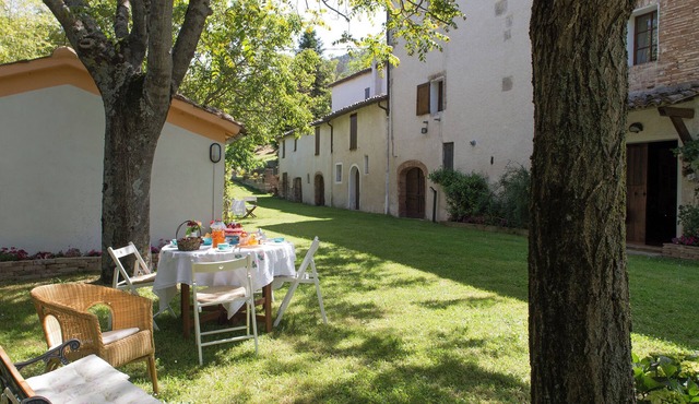 Cozy cottage surrounded by a large garden in the hills of Le Marche