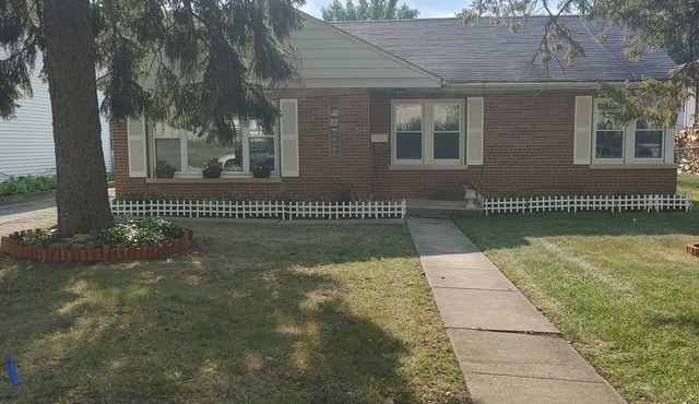 Cozy Home in Historic Hinsdale IL 30 minutes from Downtown Chicago