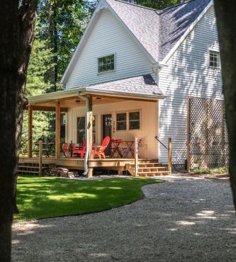 Cozy Lake Cottage