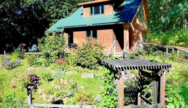 Cozy Lakefront Cabin Rental in the Woodlands of Empire, Michigan