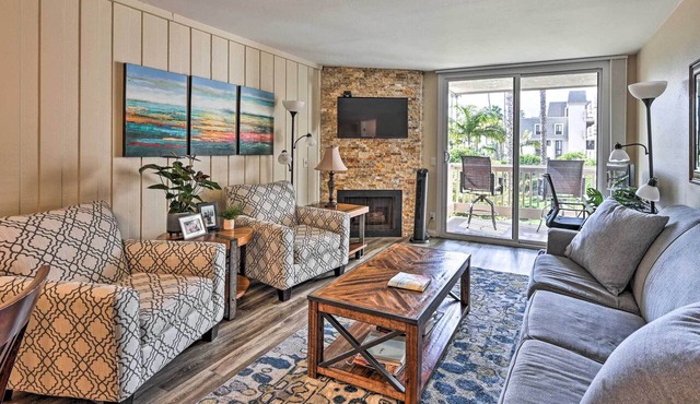 'Deja Blue' Oceanside Condo on Beach w/Pools!