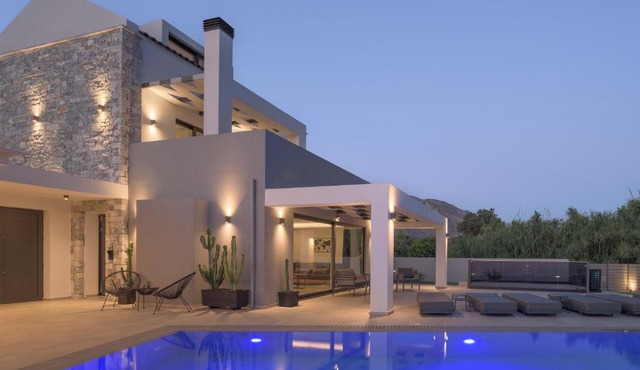 Del Sur Luxury Villa, Heated Pool & Utter Privacy, By ThinkVilla