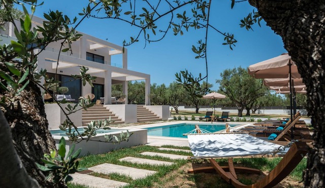Delight Luxury 5 bedroom Villa with private pool