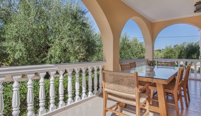 Deluxe Two-Bedroom Apartment 1 with Private Veranda, Wi-Fi and Air Conditioning