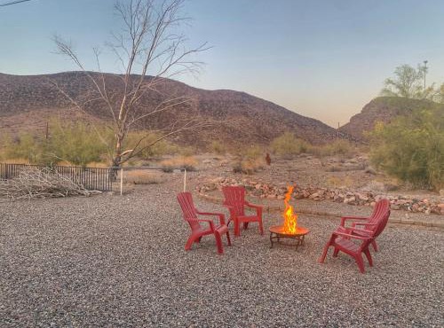 Desert Backdrop with Firepit Pets and Nature Access