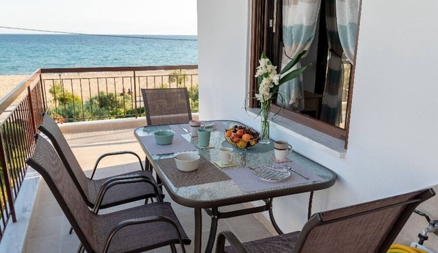Dimi Seafront Αpartment by Rentals Pro