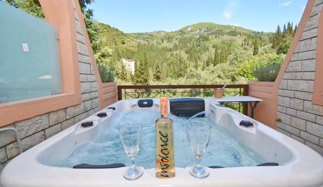Doliva Studio John with private spa Jacuzzi
