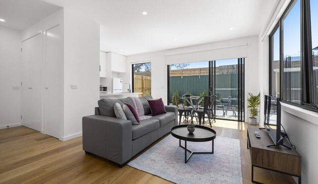 Domi Rentals - The Moorabbin Townhouse