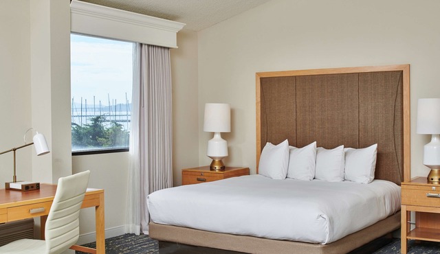 DoubleTree by Hilton Hotel Berkeley Marina