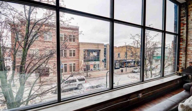 Downtown Luxury Traverse City Loft on Union St