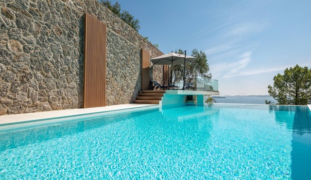 Driftwood Luxury Suite by White Dream Villasn