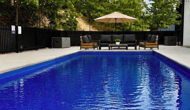 Dune Lake Retreat, Pool,HotTub,FirePit,Sleep16,10m drive to beach,90 min Chicago