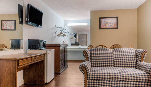 Econo Lodge Holland - Toledo