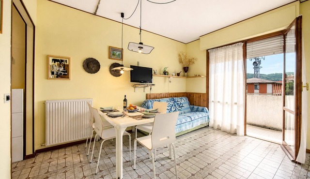 Edera With Balcony Few Steps From Sea, San Bartolomeo al Mare, Italy