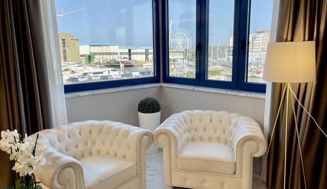 Elegant flat on the second floor with lift with modern fittings and large windows with a splendid view over the Viareggio dock just a few minutes' walk from the promenade and the sea.Elegantly furnished, it consists of two tastefully furnished double bed