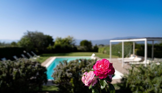Elegant Tuscan Villa, Gated Pool, Total Privacy, Panoramic Views, EV Charger