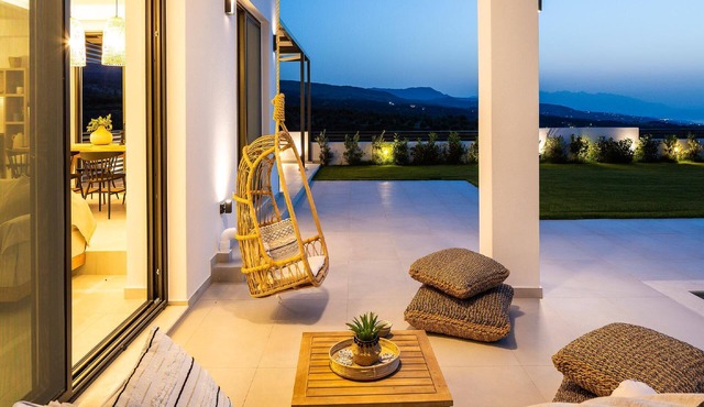 Elegant villa with heated pool and amazing views