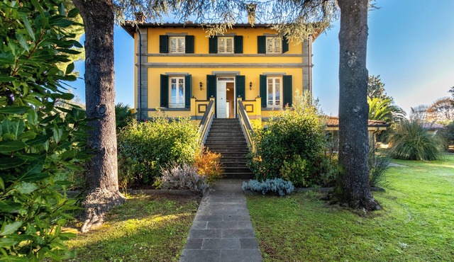 *Elegant Villa*with Private Park-10 min from LUCCA