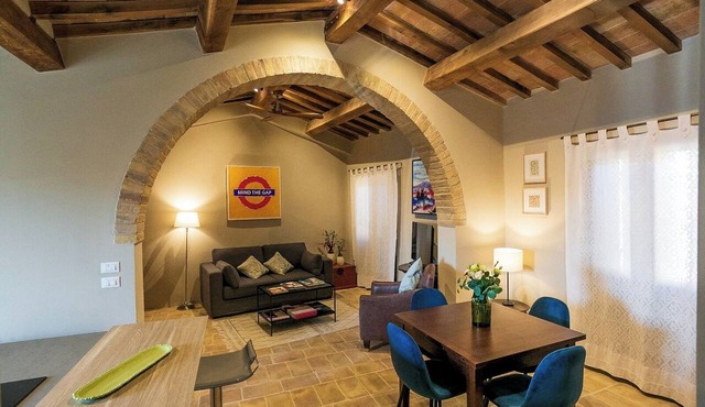 Elegante appartamento affacciato sulla piazza principale di Montone