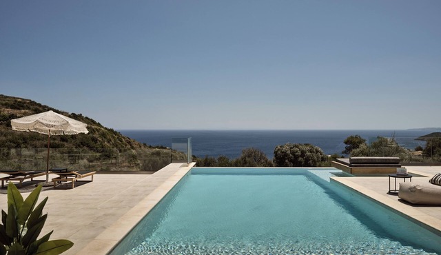 Elle Lux Villa, Essence of Endless Blue