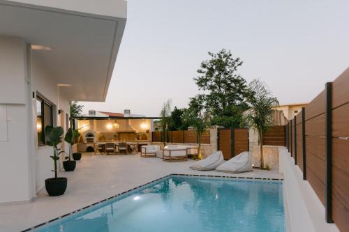 Emerald Harmony Villa with Private Pool & Jacuzzi by Rentado