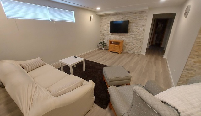 Enjoyable bungalow basement with WiFi in Edmonton