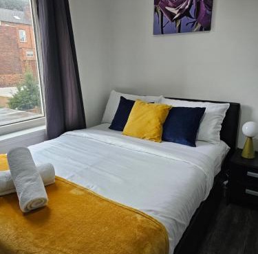 Ensuite Double Room with Private Kitchen Dudley