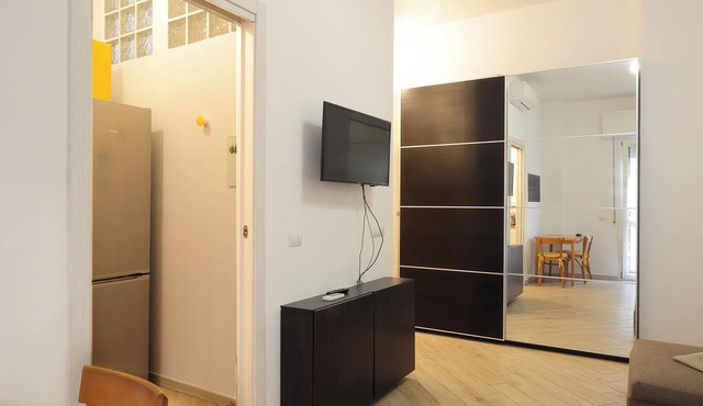 Eri-kasa | Elegant studio apartment with balcony and wi-fi in Milano