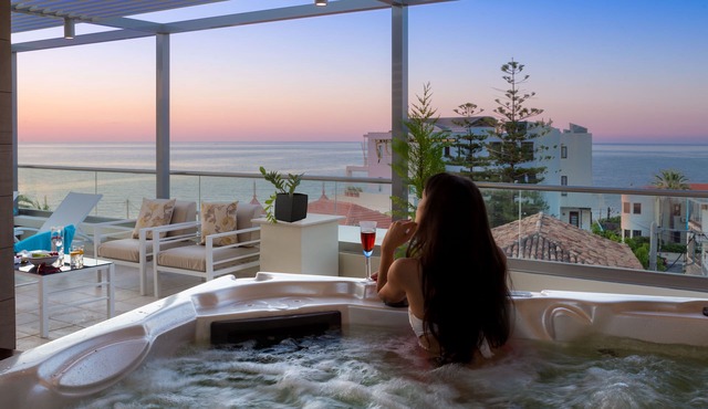Evelyn's House: outdoor heated Jacuzzi, Views, cozy Fireplace & 500Mbps WiFi