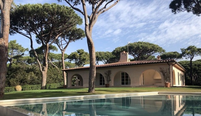 Exclusive villa just a few metres from the sea