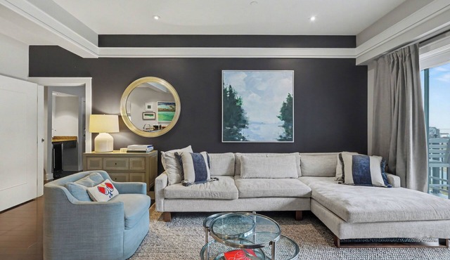 Experience comfort in King Suite 357, a cozy Bay Harbor retreat for 6.