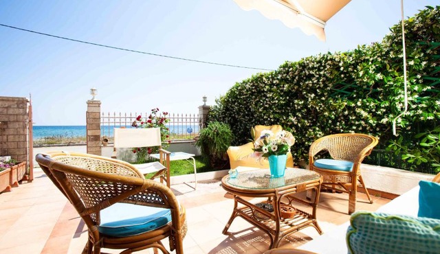 F & B Summer Collection - Mouries - Seafront