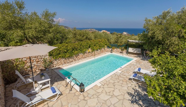 Family Friendly Charming Cottage with private pool