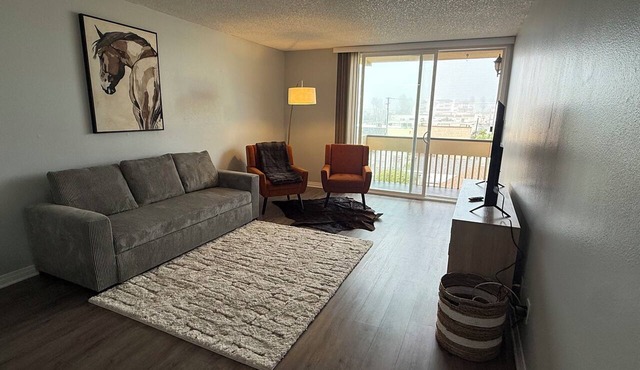 Fantastic 1bed/1bath with an ocean view steps from the beach in Redondo Beach