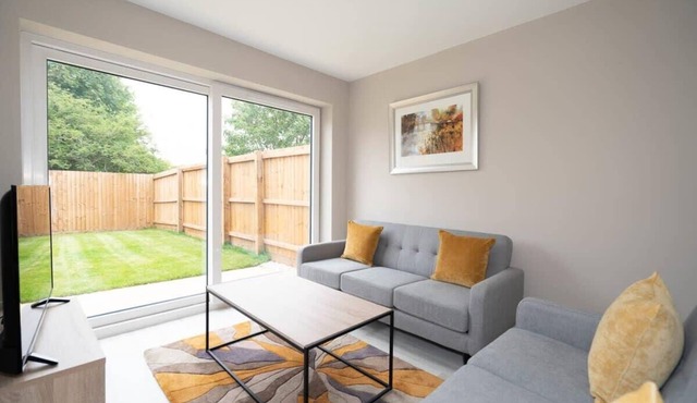 Fantastic 3BR House in Birmingham With Garden
