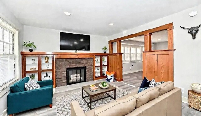 Fantastic 4-bedroom house with AC in vibrant Indianapolis