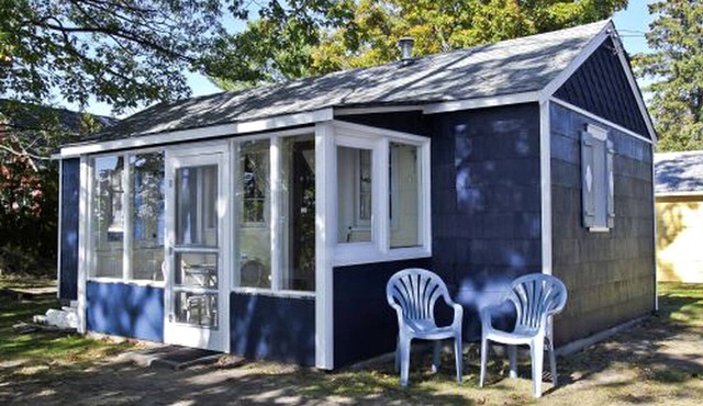 Fantastic, Cute, Lakefront Cabin in Carp Lake, Michigan