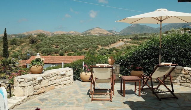 Fantastic villa with private pool & garden - peace & sea in Roumeli, Crete