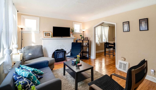 Ferndale Apartment w/Yard - Near the Detroit Zoo!