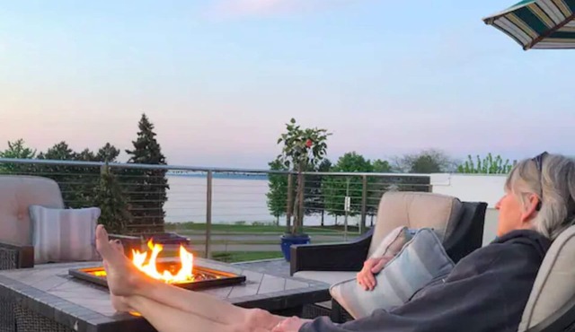 Fireworks, Hot Tub & West Bay Views