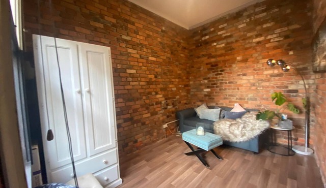 *Fitzroy cottage- 3/4brms- 2baths. 2km city*