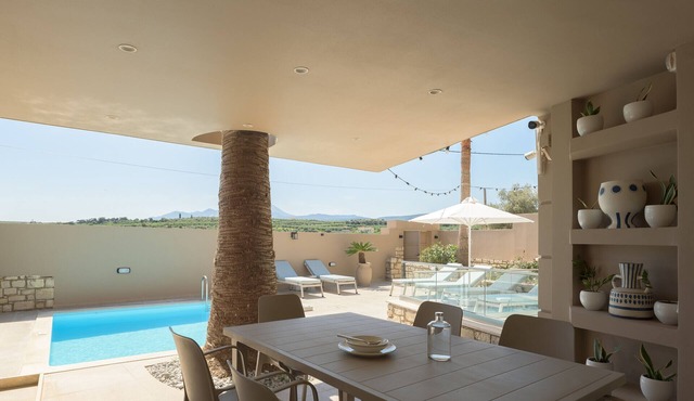 Foothills Turquoise villa, Private pool, Near the beach